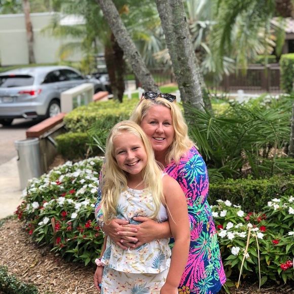 Meet your Posher, Megan - Picture 1 of 2